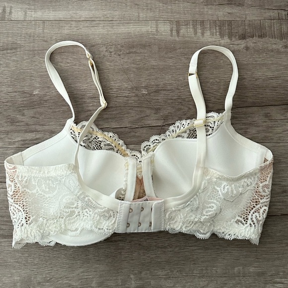 NWT Victoria’s Secret Very Sexy Lace Bra White - Picture 8 of 8